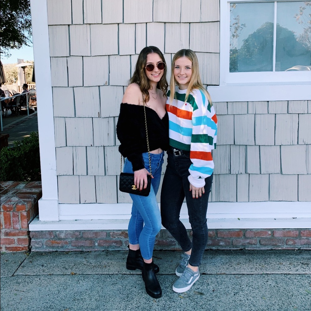 black knot/ tie sweater size medium